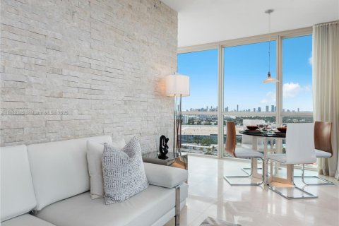 Condo in Miami Beach, Florida, 2 bedrooms  № 2022970 - photo 23