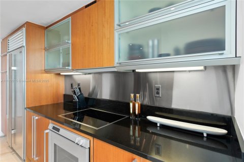 Condo in Miami Beach, Florida, 2 bedrooms  № 2022970 - photo 24