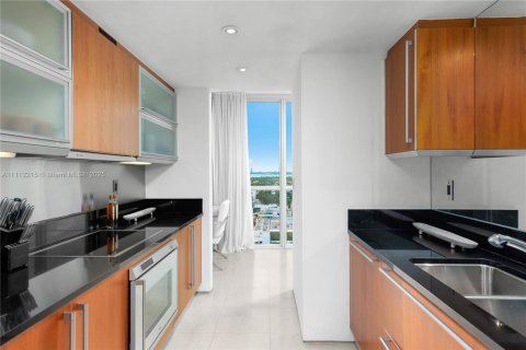 Condo in Miami Beach, Florida, 2 bedrooms  № 2022970 - photo 4