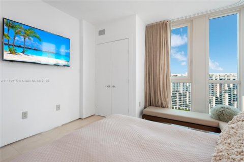 Condo in Miami Beach, Florida, 2 bedrooms  № 2022970 - photo 13