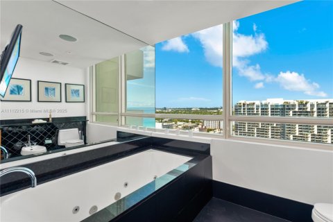 Condo in Miami Beach, Florida, 2 bedrooms  № 2022970 - photo 16