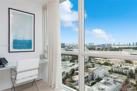 Condo in Miami Beach, Florida, 2 bedrooms  № 2022970 - photo 21