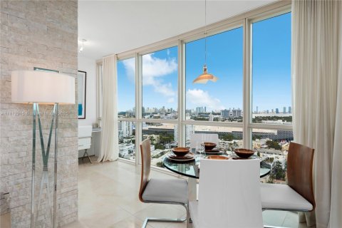 Condo in Miami Beach, Florida, 2 bedrooms  № 2022970 - photo 3