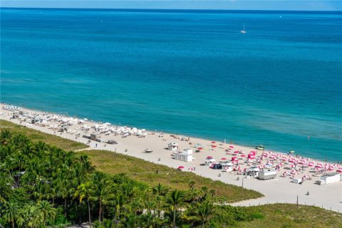 Condo in Miami Beach, Florida, 2 bedrooms  № 2022970 - photo 29