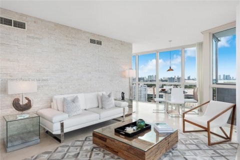 Condo in Miami Beach, Florida, 2 bedrooms  № 2022970 - photo 18