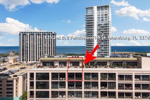 Condo in Saint Petersburg, Florida, 2 bedrooms  № 1721470 - photo 25