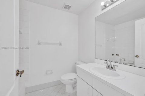Купить виллу или дом в Дорал, Флорида 4 спальни, 200.11м2, № 1794925 - фото 20