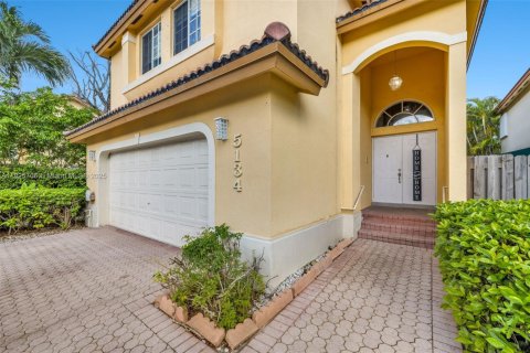 Купить виллу или дом в Дорал, Флорида 4 спальни, 200.11м2, № 1794925 - фото 3