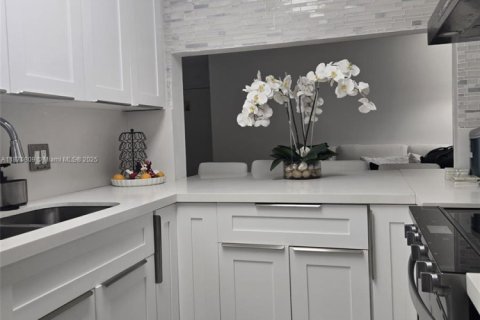 Condo in Davie, Florida, 2 bedrooms  № 1923580 - photo 14