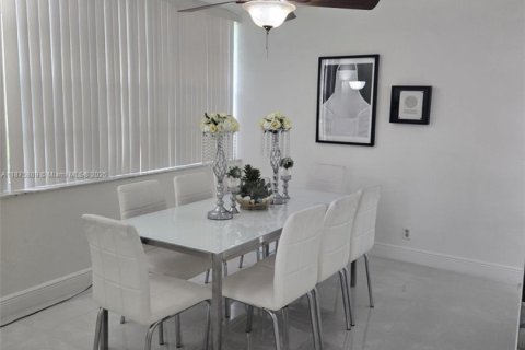 Condo in Davie, Florida, 2 bedrooms  № 1923580 - photo 7