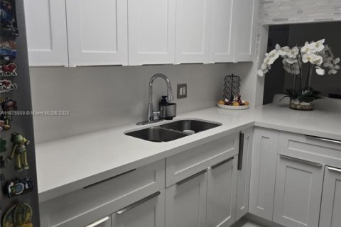 Condo in Davie, Florida, 2 bedrooms  № 1923580 - photo 13