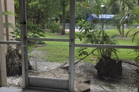 Condo in Davie, Florida, 2 bedrooms  № 1923580 - photo 23