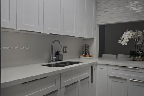 Condo in Davie, Florida, 2 bedrooms  № 1923580 - photo 11