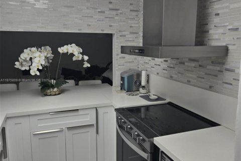 Condo in Davie, Florida, 2 bedrooms  № 1923580 - photo 16