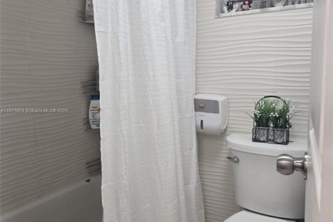 Condo in Davie, Florida, 2 bedrooms  № 1923580 - photo 18