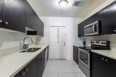 Villa ou maison à vendre à Miami, Floride: 3 chambres, 103.4 m2 № 2030153 - photo 3