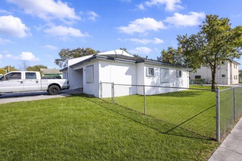 Villa ou maison à vendre à Miami, Floride: 3 chambres, 103.4 m2 № 2030153 - photo 17