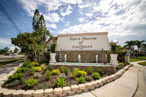 Condo in Gulfport, Florida, 2 bedrooms  № 2322739