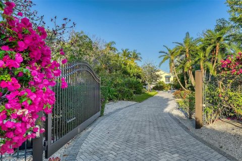 House in Longboat Key, Florida 3 bedrooms, 238.76 sq.m. № 1131982 - photo 10