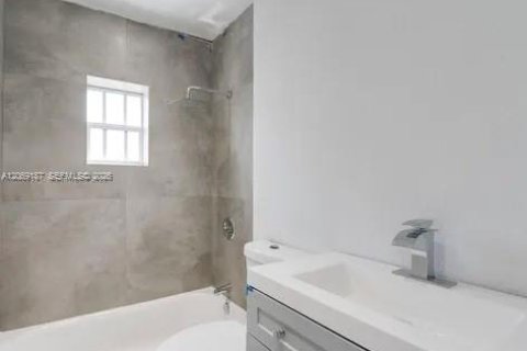 Villa ou maison à vendre à Miami, Floride: 4 chambres, 161.46 m2 № 2296075 - photo 8
