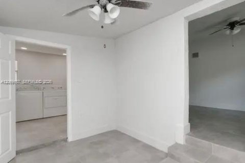 Villa ou maison à vendre à Miami, Floride: 4 chambres, 161.46 m2 № 2296075 - photo 6