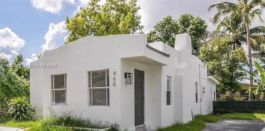 Villa ou maison à Miami, Floride 4 chambres, 161.46 m2 № 2296075