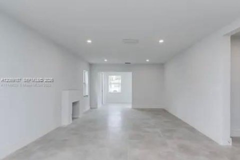 Villa ou maison à vendre à Miami, Floride: 4 chambres, 161.46 m2 № 2296075 - photo 3