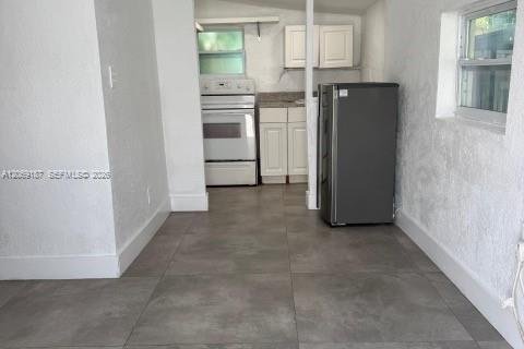 Villa ou maison à vendre à Miami, Floride: 4 chambres, 161.46 m2 № 2296075 - photo 11