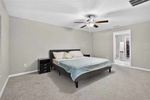 House in Wesley Chapel, Florida 4 bedrooms, 180.14 sq.m. № 1916135 - photo 18