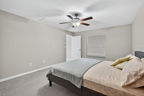 House in Wesley Chapel, Florida 4 bedrooms, 180.14 sq.m. № 1916135 - photo 19