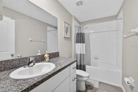 House in Wesley Chapel, Florida 4 bedrooms, 180.14 sq.m. № 1916135 - photo 23