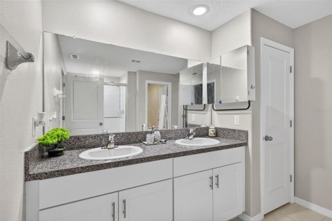 House in Wesley Chapel, Florida 4 bedrooms, 180.14 sq.m. № 1916135 - photo 20