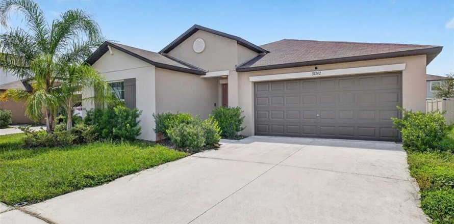 Villa ou maison à Wesley Chapel, Floride 4 chambres, 180.14 m2 № 1916135