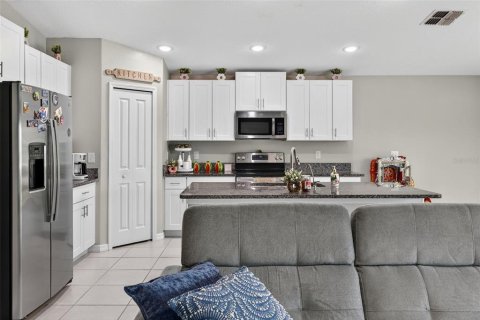 House in Wesley Chapel, Florida 4 bedrooms, 180.14 sq.m. № 1916135 - photo 9