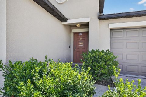 House in Wesley Chapel, Florida 4 bedrooms, 180.14 sq.m. № 1916135 - photo 6