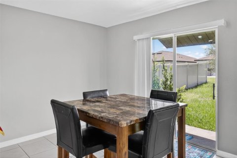 House in Wesley Chapel, Florida 4 bedrooms, 180.14 sq.m. № 1916135 - photo 10