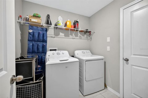House in Wesley Chapel, Florida 4 bedrooms, 180.14 sq.m. № 1916135 - photo 25