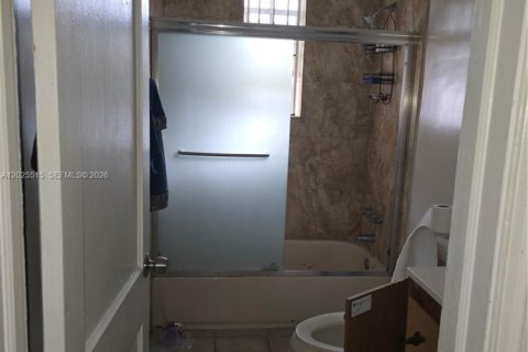 Villa ou maison à vendre à Miami, Floride: 3 chambres, 127.74 m2 № 2077918 - photo 3