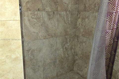 Villa ou maison à vendre à Miami, Floride: 3 chambres, 127.74 m2 № 2077918 - photo 2