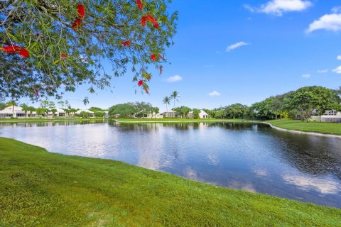 Casa en venta en West Palm Beach, Florida, 2 dormitorios, 192.21 m2 № 2248588 - foto 2