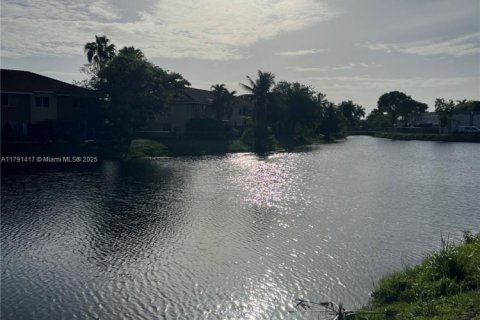 Copropriété à vendre à Miami, Floride: 1 chambre, 66.05 m2 № 1943263 - photo 3