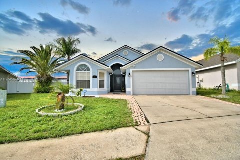House in Davenport, Florida 4 bedrooms, 152.55 sq.m. № 1715626 - photo 2