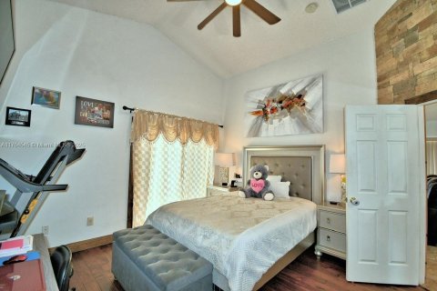 House in Davenport, Florida 4 bedrooms, 152.55 sq.m. № 1715626 - photo 11