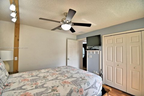 House in Davenport, Florida 4 bedrooms, 152.55 sq.m. № 1715626 - photo 9