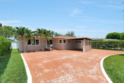 Casa en alquiler en Hollywood, Florida, 2 dormitorios, 191.84 m2 № 1977607 - foto 15