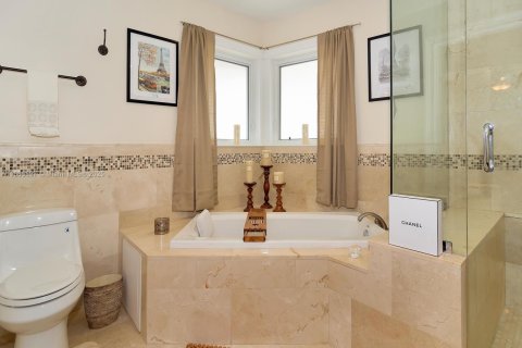 Снять в аренду виллу или дом в Холливуд, Флорида 2 спальни, 191.84м2, № 1977607 - фото 9