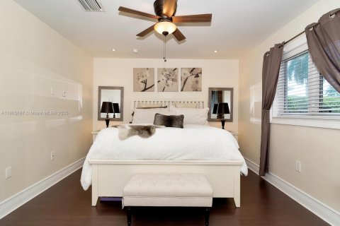 Снять в аренду виллу или дом в Холливуд, Флорида 2 спальни, 191.84м2, № 1977607 - фото 3