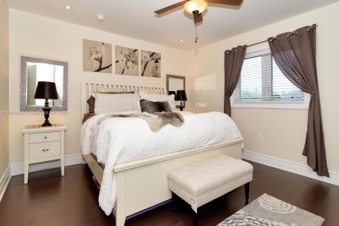 Снять в аренду виллу или дом в Холливуд, Флорида 2 спальни, 191.84м2, № 1977607 - фото 2