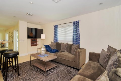 Casa en alquiler en Hollywood, Florida, 2 dormitorios, 191.84 m2 № 1977607 - foto 30