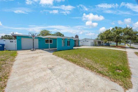 Casa en venta en Saint Petersburg, Florida, 3 dormitorios, 139.35 m2 № 1742737 - foto 1
